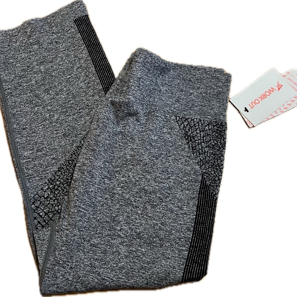 NWT Workout legging size L
